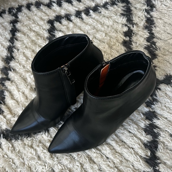 French Connection Sleek Black Ankle Booties Sz9 - Picture 6 of 10